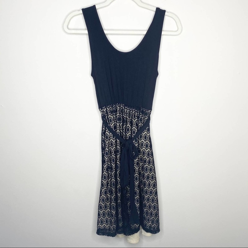 Kimi + Kai Maternity Lace Dress Medium - Picture 6 of 8